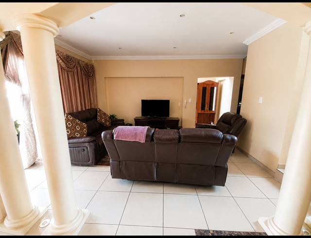 3 BEDROOM HOUSE FOR SALE IN VANDERBIJLPARK SW 5